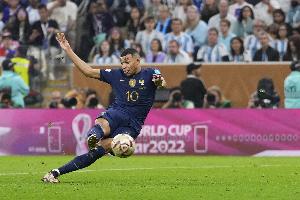 迪萨西回忆2022世界杯:姆巴佩最强,凯恩最难对付,登贝莱最搞笑