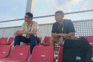 记者:-邵佳一、于汉超观看U17国足vs毕尔巴鄂竞技U17