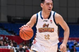 杨文学:新赛季定位要做好防守&抢好篮板 感谢支持我的每个球迷