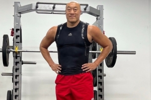 57岁马健晒健身照:退役23年体重每年1公斤匀速增长 表现还算及格