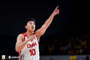 出场10分钟领4犯!媒体人:王俊杰还是太年轻了 几个犯规都没必要