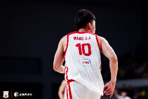 对比强烈!中国男篮首节抢16个篮板&其中10个前板 沙特一共5篮板