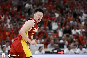 够拼了!李弘权7中2得到9分1助1帽 空抢13篮板全场最高