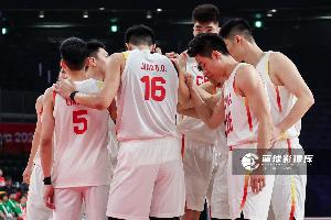 媒体人谈男篮:有机会就投打什么战术 靠本能打球吧 还能少输点