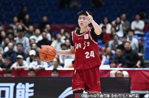 望无大碍!李悦洲崴脚退赛 出场15分钟6中2拿到4分3助