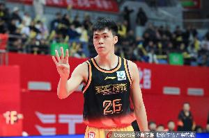 不在状态!庞峥麟半场12投仅3中拿8分 正负值-14