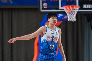 稳!齐麟6投5中&三分2投1中得到15分3板