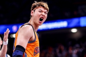 媒体人:王哲林篮板升至历史第三 从年龄/效率看登顶或就在这两年