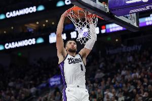 数据好看!拉文19投10中得28分4板4助 但正负值-16球队大败